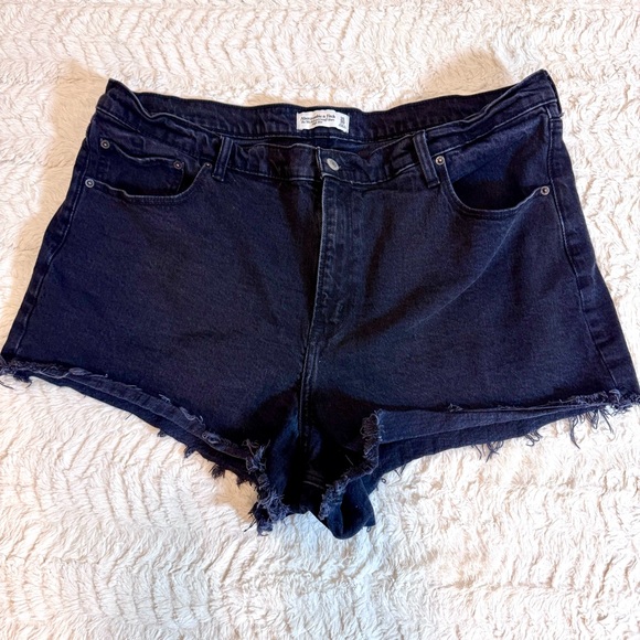 Abercrombie & Fitch Pants - Abercrombie & Fitch 90s Relaxed High Rise Black Cutoff Shorts 35 - 20 Raw Hem